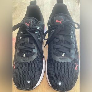 PUMA PACER NET CAGE BLACK CORAL WOMENS SNEAKERS with Puma Paw Patches! Sz 9 GUC
